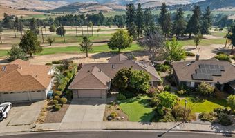 912 Cypress Point Loop, Ashland, OR 97520
