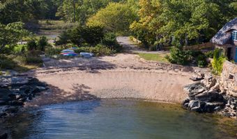 84 Johnsons Point Rd, Branford, CT 06405