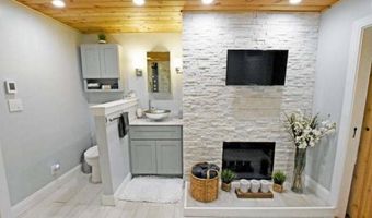 20 Park St, North Providence, RI 02904