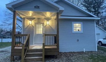 913 Pine Ave, Alma, MI 48801