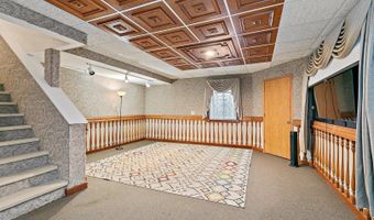 2040 Honey Locust Dr, Algonquin, IL 60102