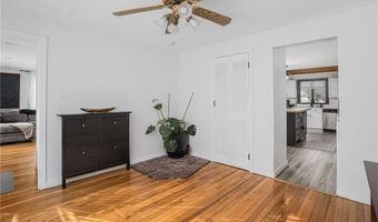 4 Halsey Ave, Middletown, RI 02842