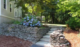 5 Strawberry Ln, Billerica, MA 01821
