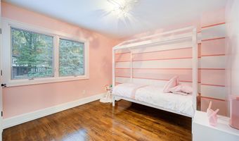 4 Ayr Ct, Airmont, NY 10901