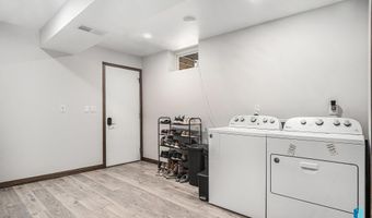 1212 E Cedar St, Brandon, SD 57005