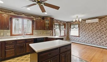 221 FRANKLIN St, Alburtis, PA 18011