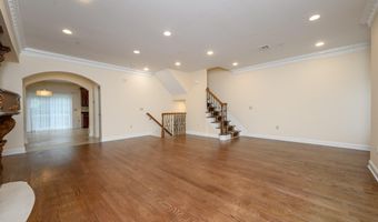 25 White Oak Ln, Aberdeen, NJ 07747