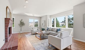 215 Piedmont Dr, Ashland, OR 97520