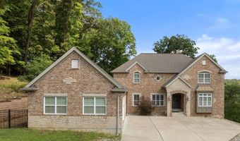 601 Forest Circle Trail Rd, Ballwin, MO 63021