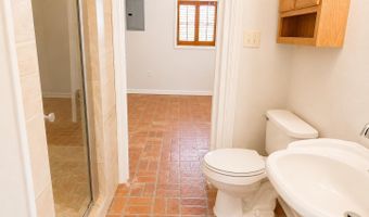 135 Pine Grove Ave, Biloxi, MS 39531