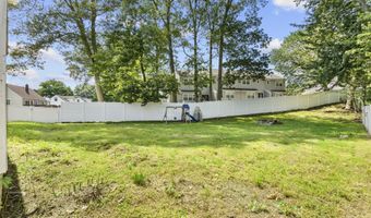 170 Red Oak Rd, Bridgeport, CT 06606