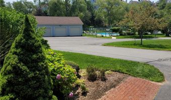 15 Hammersmith Rd 33, Newport, RI 02840