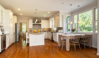 8809 SAUNDERS Ln, Bethesda, MD 20817