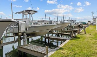 319 Old Causeway Rd, Atlantic Beach, NC 28512