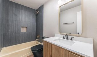 4 Gretchen Ln, Bella Vista, AR 72715
