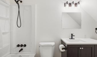 124 Roselawn St, Algonac, MI 48001