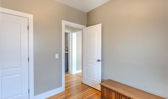 1640 Cranston St, Cranston, RI 02920