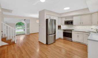 909 Idaho Ave, Ames, IA 50014