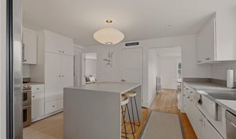 59 Houston Ave, Newport, RI 02840