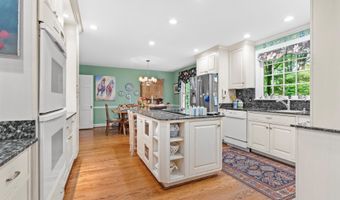 12104 Locust Ln, Anchorage, KY 40223