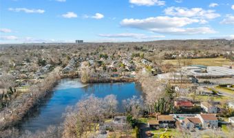 11 Searingtown Rd, Albertson, NY 11507