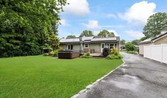 50 Towne St, Amityville, NY 11701