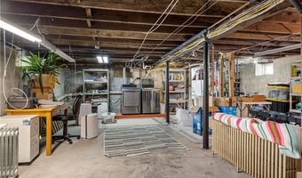 37 Almy St, Newport, RI 02840