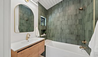 965 Hog Back Rd, Haiku, HI 96708