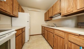 1411 E Rushmore Dr, Brandon, SD 57005