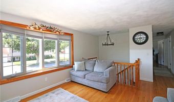 62 Valleybrook Dr, East Providence, RI 02914