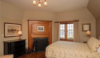 57 Ledge Rd 2, Newport, RI 02840