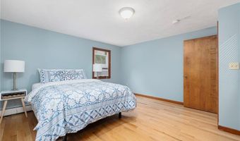3 Grassy Plain Rd, Barrington, RI 02806