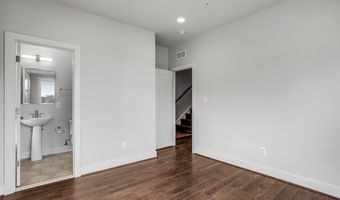 6940 ROCKLEDGE Dr, Bethesda, MD 20817