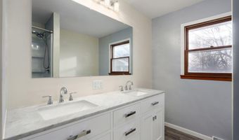 1313 S Madison Ave, Aurora, MO 65605
