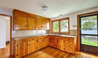 35 Hanson Rd, Barrington, RI 02806