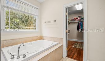 30 Dolphin Point Dr, Beaufort, SC 29907