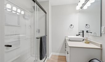 202 Wilson Ct, Anamosa, IA 52205