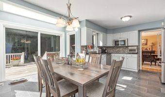 44 Devonshire Ct, Middletown, NJ 07748