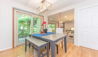 2728 Kimberley Rd, Ann Arbor, MI 48104