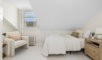 27 Dean Ave 3, Newport, RI 02840