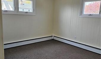 41 Perry Ave, Middletown, RI 02842