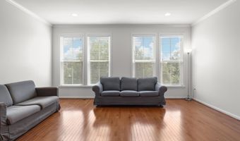 43381 RICKENBACKER Sq, Ashburn, VA 20147