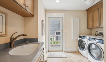 73 E 25th St, Avalon, NJ 08202