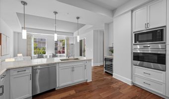 8121 RIVER Rd 423, Bethesda, MD 20817