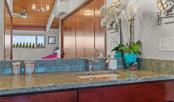 10 Ocean View Dr, Middletown, RI 02842