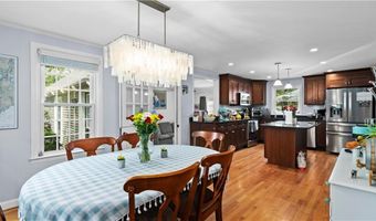 689 Middle Rd, East Greenwich, RI 02818
