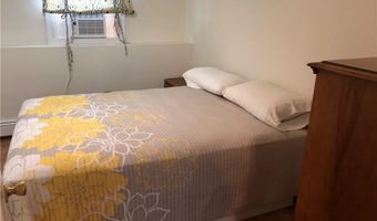 8 Seascape Ave, Middletown, RI 02842