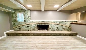 22 W070 Byron Ave, Addison, IL 60101