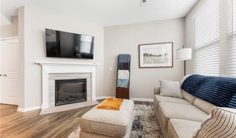 800 Dipper Ln 3, Aurora, OH 44202