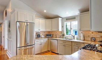 33 Withington Rd, Narragansett, RI 02882